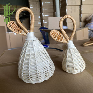 Adornos navideños de ratán y bambú hechos a mano asequibles: suministro comercial de árboles, medias y copos de nieve - Product Image 6