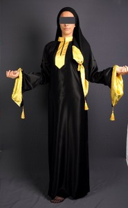 Abaya de créateur noire avec pompon les plus vendues - Product Image 2
