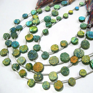 Ágata recubierta de Titanio Natural, cuentas de Briolette de forma redonda Druzy verde, fabricación de joyas, hebra de cuentas de 10 pulgadas de largo - Product Image 1