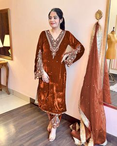 Ropa de fiesta de diseñador Heavy Pure Viscose Velvet Top Plazzo & Dupatta Set con remache de secuencia de 5mm Moti Work Coin Latkan Bell Sleeve - Product Image 2
