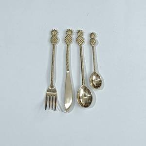 ชุดช้อนส้อมมีดทองเหลืองลายอะโวคาโด ด้ามจับแบบมีลาย พร้อมบริการสลักโลโก้  ประกอบด้วยช้อน ส้อม และมีด - Product Image 5