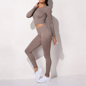 Ensemble de yoga personnalisé pour femmes, vente en gros, faible MOQ, haute qualité, best-seller, vêtements de fitness ajustés - Product Image 2