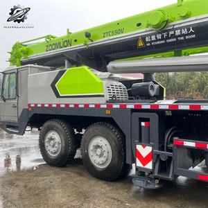 Grue hydraulique sur camion Zoomlion ZTC550V d'occasion, 55 tonnes, flèche télescopique maximale de 61,5 m, marque chinoise d'origine, faible nombre d'heures, certifiée CE - Product Image 4