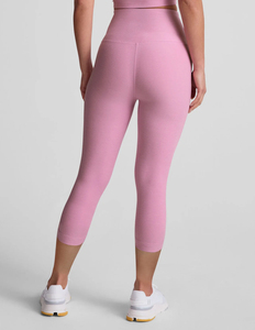 Mallas Capri para mujer, pantalones de Yoga suaves de talle alto estilo Scrunch con ajuste favorecedor, perfectos para entrenamiento de gimnasia, correr - Product Image 2