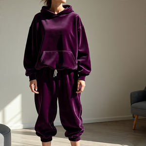 Vente en gros Survêtements de jogging en velours pour femmes, survêtements d'entraînement en velours à manches longues, survêtements de sport en velours pour femmes - Product Image 1