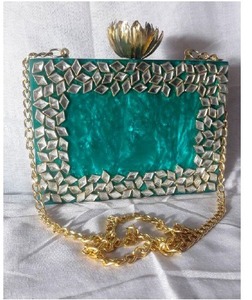 Encantador bolso de mano de caja dura de resina brillante, bolso de acrílico de lujo hecho a mano para mujeres, ocasiones especiales, eventos y moda de fiesta - Product Image 1