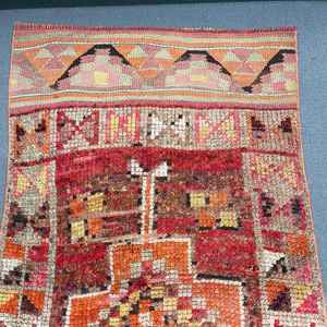 Alfombra Turca Vintage, Alfombra de 2.6x9.9 pies, Alfombra Roja Ikat - Product Image 2