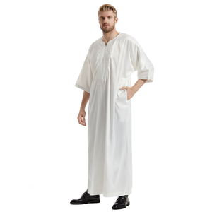 Manches courtes premium OEM musulman islamique arabe hommes décontracté col en v brodé thobe couleur unie thobe vêtements robe solide - Product Image 5