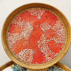 Bandeja para fregona de ratán, artesanal, de Vietnam, para servir en cocinas rústicas, con fibras naturales y piezas de concha pulida - Product Image 1
