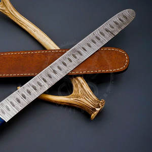 Couteau à drapeau Texas en acier damas forgé à la main de haute qualité avec manche en bois et gaine en cuir couteau à poitrine en gros - Product Image 3