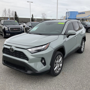 Livraison de seuil de porte pour Toyota RAV4 XLE 2022 d'occasion - Product Image 1