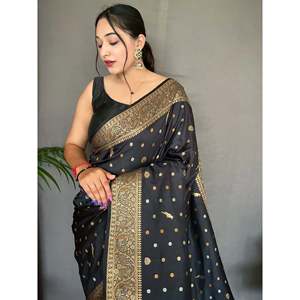 Impresionante Sari de Seda Tejida con Zari Negro con Blusa para Bodas - Product Image 2