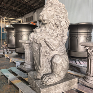 Sculpture <span class=keywords><strong>de</strong></span> lion gardien en <span class=keywords><strong>fibre</strong></span> <span class=keywords><strong>de</strong></span> <span class=keywords><strong>verre</strong></span> sur mesure avec finition en pierre, style européen, statue d'animal pour la décoration <span class=keywords><strong>de</strong></span> jardin et <span class=keywords><strong>de</strong></span> villa - Product Image 1