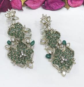 Pendientes de Moissanita de Lujo con Acabado Dorado de la Mejor Calidad, Estilo Tradicional, Colección para Bodas, para Mujeres y Niñas - Product Image 3