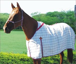 Manta impermeable para caballo White Horse Rug con gran solapa para la cola y 2 correas para las patas, tela Oxford, para uso en exteriores en todas las estaciones. - Product Image 5