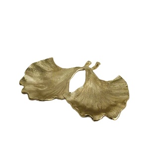 Plateau de service en aluminium moulé avec 3 bols en forme de feuille d'or pour le service de table des aliments et des fruits Plateau en métal - Product Image 3