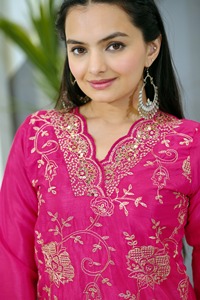 Traje de Chinon con Secuencia bordada Bohemia Trabajo con cuello en V y tejido hasta la rodilla Estilo largo de verano Patrón sólido lindo - Product Image 3