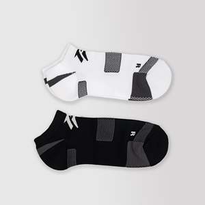 Chaussettes de sport courtes 2 paires noires et blanches brodées personnalisables, antibactériennes, tricotées pour usage actif, impression par sublimation, anti-transpiration - Product Image 4