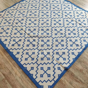 Alfombra de algodón tejida plana azul y blanca tejida a mano para uso en interiores de sala de dibujo en línea en India-Etsy - Product Image 1