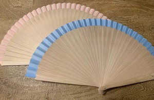 Abanicos de madera de bambú personalizados de boda para invitados, ventilador de mano de bambú hecho a mano de verano con elegantes espinas de madera - Product Image 2