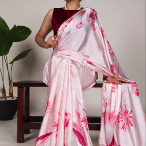 Saree en satin floral rose avec bordure en perles avec tissage et design pallu lourd avec travail de tissage avec mêmes pièces de chemisier à bordure - Product Image 1