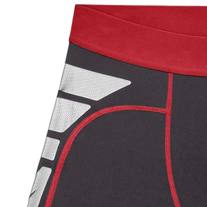 Shorts de compression durables pour hommes avec un design léger adapté aux sports et à la salle de sport - Product Image 4