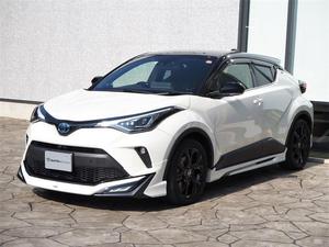 Toyota C-HR Hatchback d'occasion 2018-2026, 5 places, phares LED, pneus R17, sièges foncés, conduite à gauche, essence, à vendre - Product Image 3