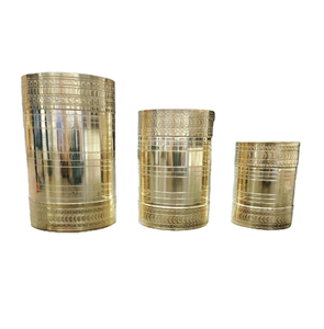 Tasse à mesurer en laiton de conception unique pour la farine et les légumineuses - Product Image 4