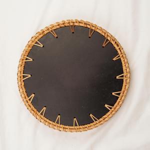 Plateau artisanal en rotin et coquillages pour la saison des fêtes, plateau rond rustique, décoration écologique pour la maison, utilisation pour les repas et les fêtes - Product Image 2