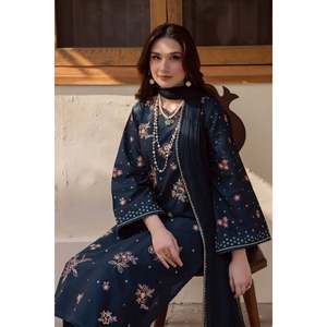 Conjunto de 3 Piezas: Camisa Bordada con Batik, Dupatta de Chifón y Pantalón - BIC-4863-3/4 Mangas - Product Image 2