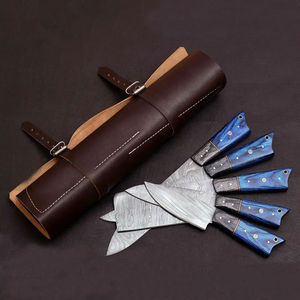 Ensemble de couteaux de chef en acier Damas véritablement faits à la main avec des manches en bois ambidextres Haute durabilité et design durable - Product Image 3