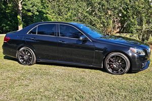 Mercedes-Benz E63 S AMG Sedán 2015 Usado en Excelentes Condiciones - Product Image 4