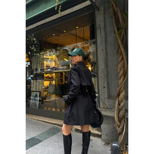 Gabardina Negra Corta, Estilo Casual, Impermeable, para la Temporada de Otoño - Product Image 1