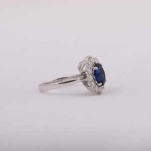 Anillo de compromiso de halo de corte ovalado de estilo clásico con diamante natural y piedra central de diamante de laboratorio azul oscuro joyería de moda de lujo - Product Image 4