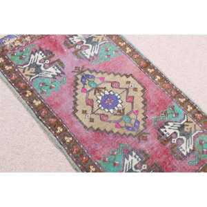 Alfombra Pequeña Vintage de 1.6x2.9 pies (49x87 cm), Alfombra Oriental de Lana Roja Turca - Product Image 4