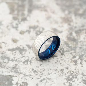 Anillos personalizables de acero de Damasco de 6mm con madera en el interior, joyería de aniversario de poder Manual a la venta - Product Image 2