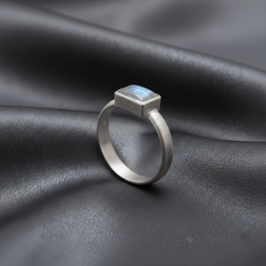 Bague fine en argent sterling 925 avec pierre de lune baguette, minimaliste, faite à la main, pour femme, fournisseur de bijoux fins en vrac unisexe - Product Image 6