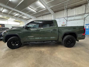 โตโยต้า ทันดรา SR5 4x2 SR5 4 ประตู ครูว์แม็กซ์ แค็บ ปิ๊กอัพ SB รุ่นมาตรฐานปี 2022 - Product Image 2