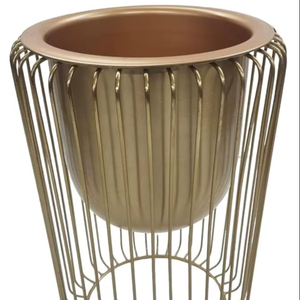 Soporte para macetas de metal con estructura resistente, diseñado para una gran estabilidad, ideal para macetas de diseño más pesadas. - Product Image 1