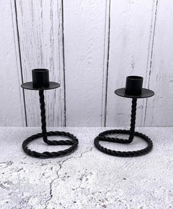 Bougeoirs en métal durable de style vintage pour décorer les tables à manger des salons et les centres de table de mariage - Product Image 1