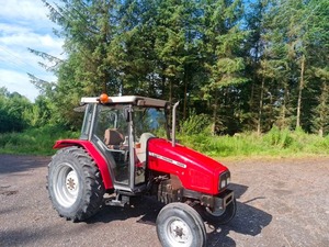 Massey Ferguson 4225 Niza tractor 12 12 lanzadera 80% neumáticos Limpie por dentro y por fuera Dirección asistida - Product Image 5