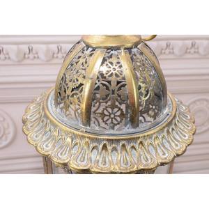 Les lanternes vintage en métal et en verre créent un jeu d'harmonie entre la lumière et l'ombre. - Product Image 3