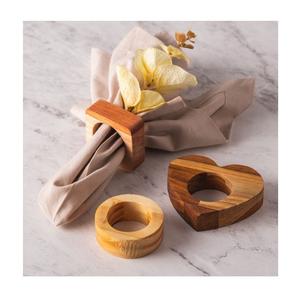 Conception en forme de coeur épais en bois décoration de banquet de mariage côté intérieur rond anneau en bois vaisselle - Product Image 1