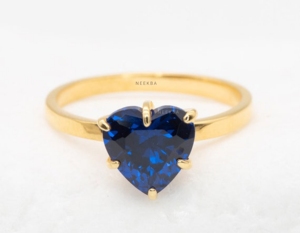 Anillo de amor de zafiro azul cultivado en laboratorio en forma de corazón de 8*8mm con oro amarillo sólido de 14 quilates-Opción de reemplazo de piedras preciosas-Joyería DE LA India - Product Image 3