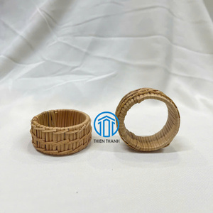 Anneaux de serviette en rotin tissés à la main Décor de table rustique naturel pour salles à manger et événements Décor naturel fait main pour mariages, fêtes - Product Image 5