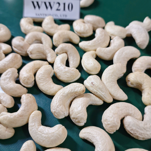 Fournisseur de confiance Noix de cajou crues SANTIGO W210 Noix de cajou Noix et amandes Emballage personnalisé à faible quantité minimale de commande - Product Image 1