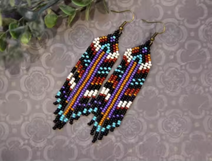 Pendientes de borlas bordados a mano con cuentas de la India, pendientes multicolor hechos a mano para mujeres y niñas por MD Handicrafts. - Product Image 3
