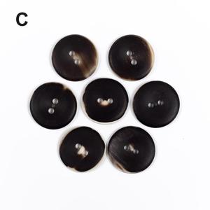 Botón Natural de Cuerno de Búfalo al por Mayor, Acabado en Blanco para Accesorios de Ropa, Alta Calidad - Product Image 2