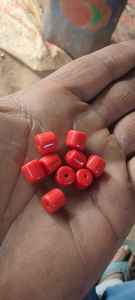 Perles de verre rouge à l'aspect antique Style vintage pour la fabrication de bijoux et l'artisanat Perles de verre antiques rouges artisanales Charme rétro - Product Image 2