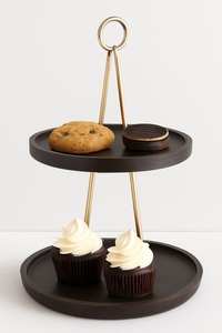 ทำขึ้นเพื่อสร้างความประทับใจให้กับแท่นวางเค้กโลหะเพิ่มสัมผัสความหรูหราเหนือกาลเวลาให้กับงานเฉลิมฉลองและผ้าปูโต๊ะของคุณ - Product Image 4